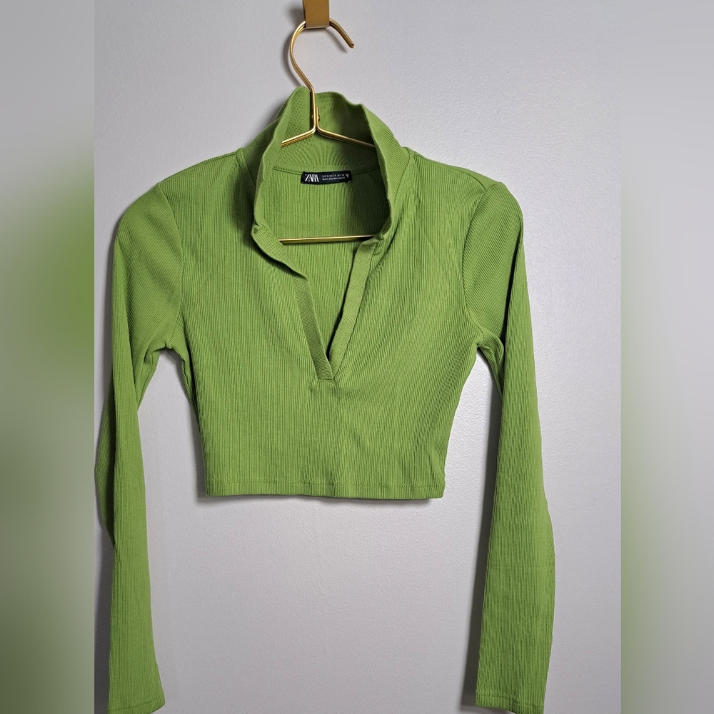 ZARA CROPPED TOP SIZE SMALL GREEN, PRE-OWNED. Made in Bangladesh.